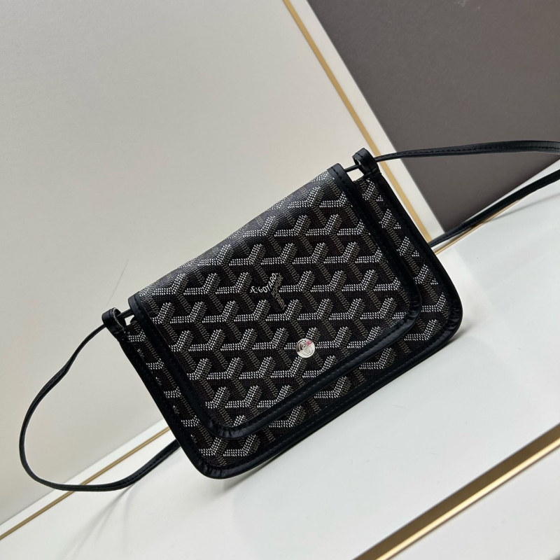 Go*ard clutch bags